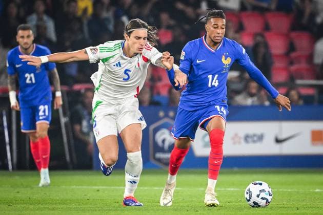 September 6, 2024, Paris, France, France: Riccardo CALAFIORI of Italy and Michael OLISE of France during the UEFA Nations League, League A - Group 2 football match between France and Italy at Parc des Princes Stadium on September 06, 2024 in Paris, France. Paris France - ZUMAm308 20240906_zsp_m308_001 Copyright: xMatthieuxMirvillex