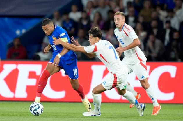 Kylian MbappÃ (France) and Samuele Ricci (Italy) battle for the ball, UEFA Nations League 2024 2025 League A - Group 2, France v Italy, Parc des Princes, September 6, 2024, Paris, France.