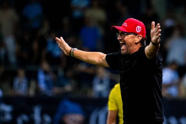 Sport Themen der Woche KW36 Sport Bilder des Tages 06.09.2024, Fußball, Herren, Landespokal, Saison 2024 2025, SV Babelsberg 03 - FC Energie Cottbus Im Bild: v.l. Trainer Claus-Dieter Wollitz (Energie Cottbus) Potsdam Karl-Liebknecht-Stadion Brandenburg Deutschland *** 06 09 2024, Football, Men, State Cup, Season 2024 2025, SV Babelsberg 03 FC Energie Cottbus In the picture from l Coach Claus Dieter Wollitz Energie Cottbus Potsdam Karl Liebknecht Stadium Brandenburg Germany