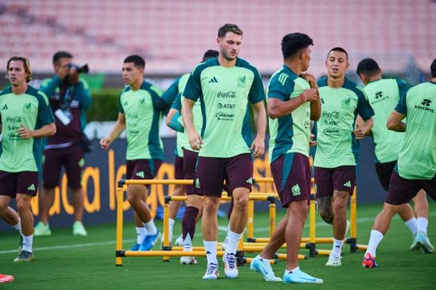 RECORD DATE NOT STATED Seleccion Mexicana 2024 Mexico Team Training Session Santiago Gimenez during the Mexican national team, Nationalteam (Mexico) Training Session prior to the friendly preparation match against New Zealand, at Rose Bowl Stadium, on September 06, 2024, Pasadena, Los Angeles California, United States. PASADENA LOS ANGELES CALIFORNIA UNITED STATES  Copyright: xJONATHANxDUENASx 20240906203211_SNM_MEX_TRAIN_GIMENEZ33