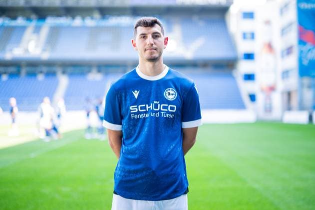 Semi Belkahia; DSC Arminia Bielefeld; 3. Liga, Porträttermin 2024 2025. Bielefeld Nordrhein-Westfalen Deutschland Schüco-Arena