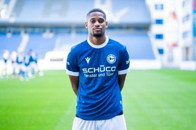 Isaiah Young; DSC Arminia Bielefeld; 3. Liga, Porträttermin 2024 2025. Bielefeld Nordrhein-Westfalen Deutschland Schüco-Arena