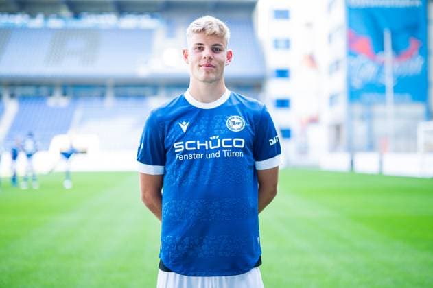 Julian Kania; DSC Arminia Bielefeld; 3. Liga, Porträttermin 2024 2025. Bielefeld Nordrhein-Westfalen Deutschland Schüco-Arena