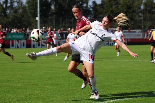 07.09.2024 - Fussball - Saison 2024 2025 - DFB-Pokal Frauen : 1. FC Nürnberg FCN ( Club Clubfrauen ) - SC Freiburg - Sportfoto Zink - xdcxdex - Klara Svensson Senelius (2, 1. FC Nürnberg FCN ), Eileen Michelle Campbell ( 10 , SC Freiburg )