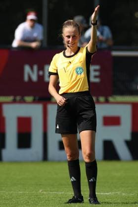 07.09.2024 - Fussball - Saison 2024 2025 - DFB-Pokal Frauen : 1. FC Nürnberg FCN ( Club Clubfrauen ) - SC Freiburg - Sportfoto Zink - xdcxdex - Davina Lutz (Schiedsrichterin)