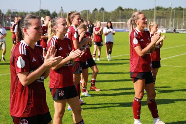 07.09.2024 - Fussball - Saison 2024 2025 - DFB-Pokal Frauen : 1. FC Nürnberg FCN ( Club Clubfrauen ) - SC Freiburg - Sportfoto Zink - xdcxdex - Jonna Brengel (17, 1. FC Nürnberg FCN ), Lara Meroni (11, 1. FC Nürnberg FCN ), Medina Desic (10, 1. FC Nürnberg FCN )
