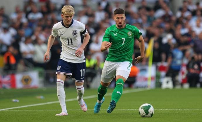 UEFA Nations League Group B2, Aviva Stadium, Dublin 7 9 2024 Republic of Ireland vs England England s Anthony Gordon and Matt Doherty of Ireland Anthony Gordon and Matt Doherty 7 9 2024  Copyright: x INPHO RyanxByrnex RB1_0035