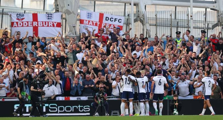 UEFA Nations League Group B2, Aviva Stadium, Dublin 7 9 2024 Republic of Ireland vs England England players celebrate Declan Rice™s opening goal England players celebrate Declan Rice™s opening goal 7 9 2024  Copyright: x INPHO RyanxByrnex RB1_0285