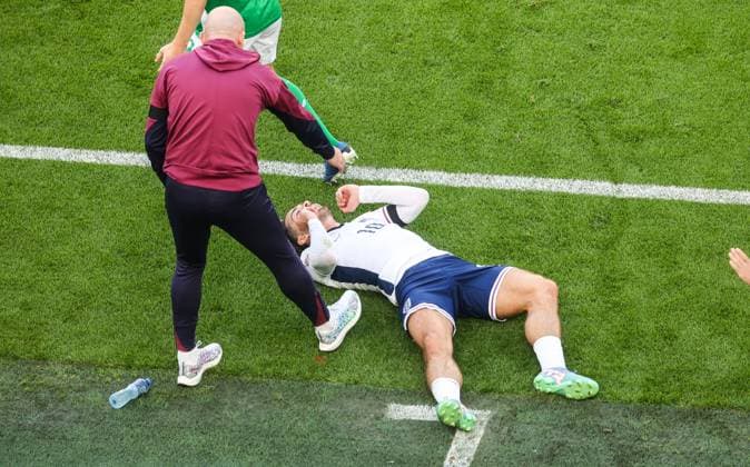 UEFA Nations League Group B2, Aviva Stadium, Dublin 7 9 2024 Republic of Ireland vs England England s Jack Grealish laughs as he goes down Jack Grealish laughs as he goes down 7 9 2024  Copyright: x INPHO BryanxKeanex BI7I8593