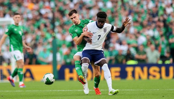 UEFA Nations League Group B2, Aviva Stadium, Dublin 7 9 2024 Republic of Ireland vs England England s Bukayo Saka with Jayson Molumby of Ireland Bukayo Saka with Jayson Molumby 7 9 2024  Copyright: x INPHO RyanxByrnex RB1_2237