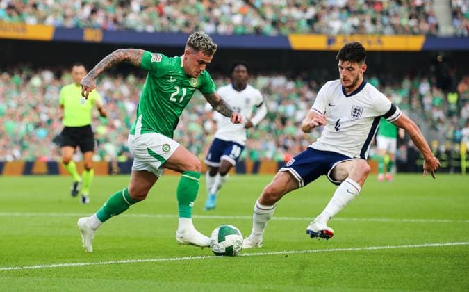 UEFA Nations League Group B2, Aviva Stadium, Dublin 7 9 2024 Republic of Ireland vs England England s Declan Rice and Sammie Szmodics of Ireland Declan Rice and Sammie Szmodics 7 9 2024  Copyright: x INPHO RyanxByrnex RB2_5672