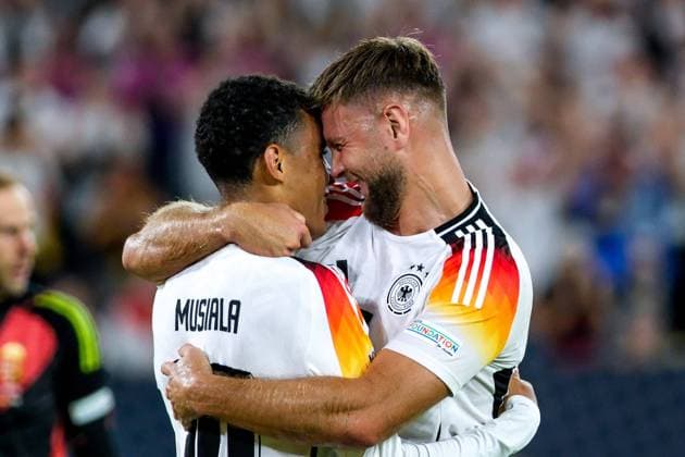 Bilder des Jahres 2024, Sport 09 September Sport Themen der Woche KW36 Sport Bilder des Tages Niclas Fuellkrug (Deutschland, 09) und Jamal Musiala (Deutschland, 10) bejubeln das Tor zum 1:0, GER, Deutschland gegen Ungarn, Fussball, UEFA Nations League, Liga A, Gruppe 3, 1. Spieltag, 07.09.2024. GER, Deutschland gegen Ungarn, Fussball, UEFA Nations League, Liga A, Gruppe 3, 1. Spieltag, 07.09.2024. Düsseldorf *** Niclas Fuellkrug Germany, 09 and Jamal Musiala Germany, 10 celebrate the goal for 1-0, GER, Germany v Hungary, Football, UEFA Nations League, League A, Group 3, Matchday 1, 07 09 2024 GER, Germany v Hungary, Football, UEFA Nations League, League A, Group 3, Matchday 1, 07 09 2024 Düsseldorf Copyright: xEibner-Pressefoto FlorianxWieganx EP_FWD