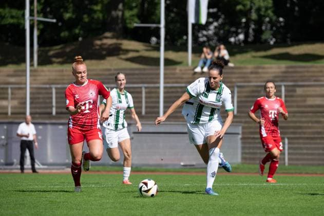 Laura Vogt (8 Koeln) and Flaka Aslanaj (9 Moenchengladbach) battle for the ball during the DFB-Pokal game between Borussia Moenchengladbach and 1. FC Koeln at the Grenzlandstadion in Moenchengladbach, Germany (Martin Pitsch SPP) Copyright: xMartinxPitsch SPPx spp-en-MaPi-20240908_NIKON Z 6_20240908_BMGvKOE-001
