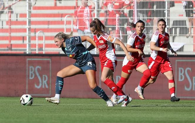 Marleen Schimmer im Zweikampf mit Marie Becker Aktion Spielszene Fußball Fussball Damen DFB Pokal 2.Runde Saison 2024 2025 08.09.2024 1.FC Union Berlin vs. RB Leipzig RBL DFL regulations prohibit any use of photographs as image sequences and or quasi-video