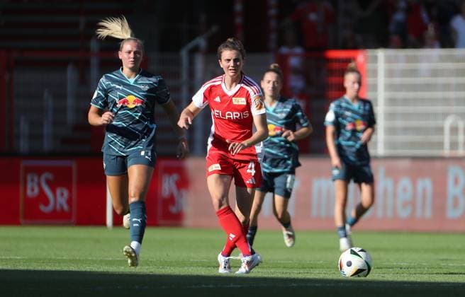 Ginger Schulz am Ball Fußball Fussball Damen DFB Pokal 2.Runde Saison 2024 2025 08.09.2024 1.FC Union Berlin vs. RB Leipzig RBL DFL regulations prohibit any use of photographs as image sequences and or quasi-video
