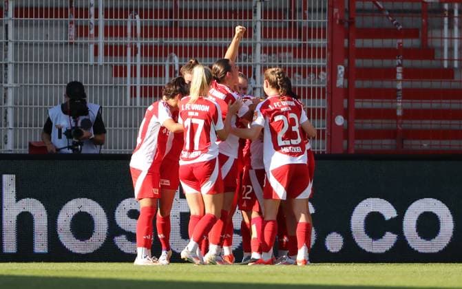 Eleni Markou (22) jubelt nach 1:0 mit Teamkollegen Freude Emotion Jubel Fußball Fussball Damen DFB Pokal 2.Runde Saison 2024 2025 08.09.2024 1.FC Union Berlin vs. RB Leipzig RBL DFL regulations prohibit any use of photographs as image sequences and or quasi-video