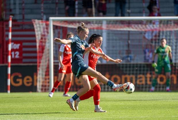 Fußball, Frauen, Saison 2024 2025, DFB-Pokal (2. Runde), 1. FC Union Berlin - RB Leipzig, v. l. Marlene Müller (RB Leipzig), Korina Janez (1. Frauen 1. FC Union), 08.09. 2024, Copyright: xMatthiasxKochx