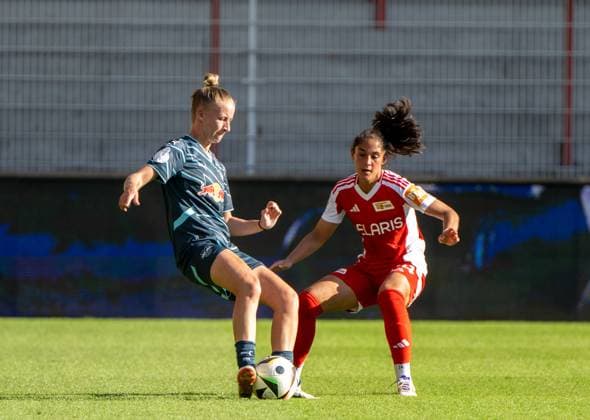 Fußball, Frauen, Saison 2024 2025, DFB-Pokal (2. Runde), 1. FC Union Berlin - RB Leipzig, v. l. Marlene Müller (RB Leipzig), Fatma Sakar (1. Frauen 1. FC Union), 08.09. 2024, Copyright: xMatthiasxKochx