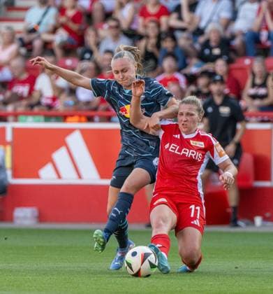 Fußball, Frauen, Saison 2024 2025, DFB-Pokal (2. Runde), 1. FC Union Berlin - RB Leipzig, v. l. Victoria Krug (RB Leipzig), Dina Orschmann (1. Frauen 1. FC Union), 08.09. 2024, Copyright: xMatthiasxKochx