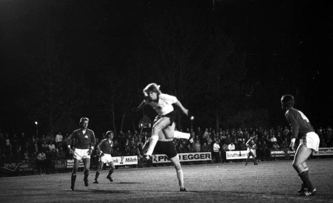 Archivbilder der Woche SPORT KW36 26.03.85 U21, U 21 Schweiz - U21 Deutschland Schweiz, Schaffhausen, 26.03.1985, Fussball, UEFA, Testspiel, U21 Schweiz - U21 Deutschland (0:0): Jürgen Klinsmann (Deutschland). *** 26 03 85 U21 Switzerland U21 Germany Switzerland, Schaffhausen, 26 03 1985, Football, UEFA, Test match, U21 Switzerland U21 Germany 0 0 Jürgen Klinsmann Germany