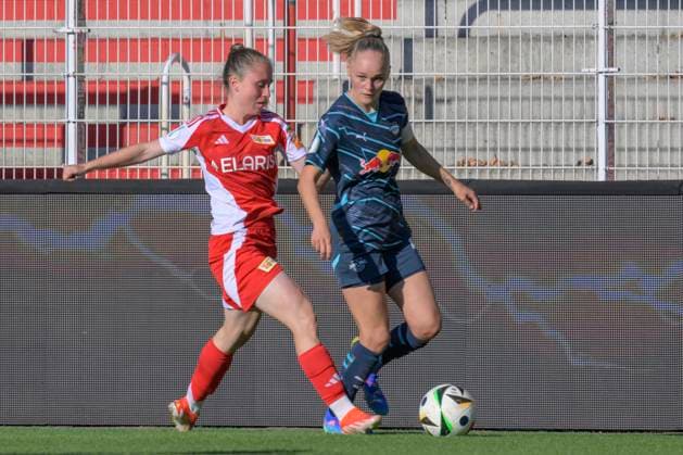 GER, Berlin, Fussball, 1. FC Union Berlin vs Rasenballsport Leipzig - DFB-Pokal, 2. Spieltag, Frauen, Bundesliga, DFB, Spielzeit 2024 2025, Alte Foersterei, v.l. Pia Metzker (Union Berlin 23), Victoria Krug (RB Leipzig 20), Zweikampf, Action, Kampf, kaempft um den Ball, , DFB DFL REGULATIONS PROHIBIT ANY USE OF PHOTOGRAPHS AS IMAGE SEQUENCES AND OR QUASI-VIDEO, 08.09.2024, Copyright: HMBxMedia UwexKoch