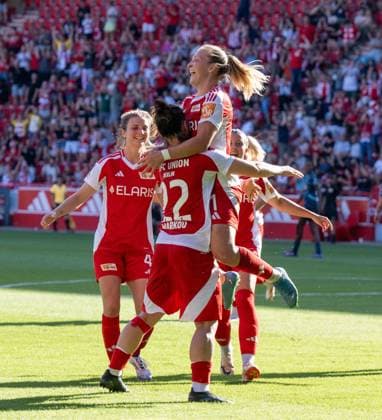 Fußball, Frauen, Saison 2024 2025, DFB-Pokal (2. Runde), 1. FC Union Berlin - RB Leipzig, v. l. Marie Becker (1. Frauen 1. FC Union), Eleni Markou (1. Frauen 1. FC Union), Dina Orschmann (1. Frauen 1. FC Union), Jubel nach Tor zum 1:0, 08.09. 2024, Copyright: xMatthiasxKochx