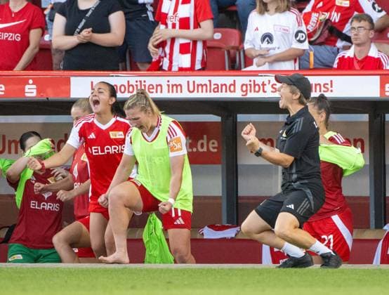 Fußball, Frauen, Saison 2024 2025, DFB-Pokal (2. Runde), 1. FC Union Berlin - RB Leipzig, v. l. Dina Orschmann (1. Frauen 1. FC Union), Trainerin Ailien Poese (1. Frauen 1. FC Union), Jubel nach dem Abpfiff, 08.09. 2024, Copyright: xMatthiasxKochx