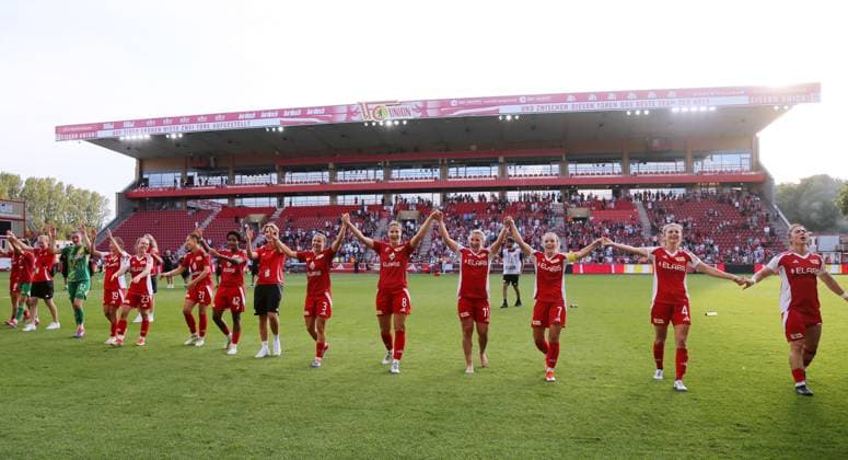 Unions Damen jubeln nach Spielende Freude Emotion Jubel Fußball Fussball Damen DFB Pokal 2.Runde Saison 2024 2025 08.09.2024 1.FC Union Berlin vs. RB Leipzig RBL DFL regulations prohibit any use of photographs as image sequences and or quasi-video