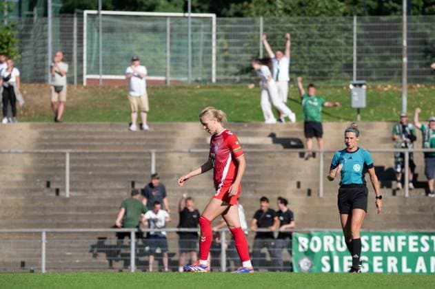 Celina Degen (5 Koeln) looks dejected after missing the final penalty during the DFB-Pokal game between Borussia Moenchengladbach and 1. FC Koeln at the Grenzlandstadion in Moenchengladbach, Germany (Martin Pitsch SPP) Copyright: xMartinxPitsch SPPx spp-en-MaPi-20240908_NIKON Z 6_20240908_BMGvKOE_DSC5908