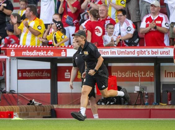 Fußball, Frauen, Saison 2024 2025, DFB-Pokal (2. Runde), 1. FC Union Berlin - RB Leipzig, Trainerin Ailien Poese (1. Frauen 1. FC Union), Jubel nach dem Abpfiff, 08.09. 2024, Copyright: xMatthiasxKochx