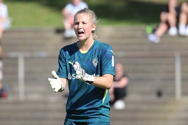Mönchengladbach, Deutschland 08. September 2024: DFB Pokal - Frauen - 2024 2025 - Borussia Mönchengladbach vs. 1. FC Köln Im Bild: Torhueterin Jil Frehse (Borussia Mönchengladbach) gestikuliert auf dem Spielfeld. DFB regulations prohibit any use of photographs as image sequences and or quasi-video Grenzlandstadion Nordrhein Westfalen Copyright: xFotostandx xVanxderxVeldenx