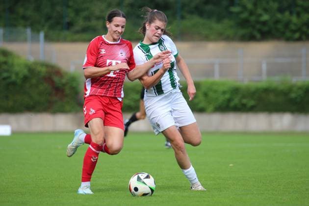 Mönchengladbach, Deutschland 08. September 2024: DFB Pokal - Frauen - 2024 2025 - Borussia Mönchengladbach vs. 1. FC Köln Im Bild: v. li. im Zweikampf Sara Agrez (1. FC Köln) und Kiki Scholten (Borussia Mönchengladbach) DFB regulations prohibit any use of photographs as image sequences and or quasi-video Grenzlandstadion Nordrhein Westfalen Copyright: xFotostandx xVanxderxVeldenx