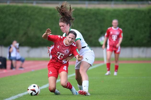 Mönchengladbach, Deutschland 08. September 2024: DFB Pokal - Frauen - 2024 2025 - Borussia Mönchengladbach vs. 1. FC Köln Im Bild: v. li. im Zweikampf Sara Agrez (1. FC Köln) und Kiki Scholten (Borussia Mönchengladbach) DFB regulations prohibit any use of photographs as image sequences and or quasi-video Grenzlandstadion Nordrhein Westfalen Copyright: xFotostandx xVanxderxVeldenx