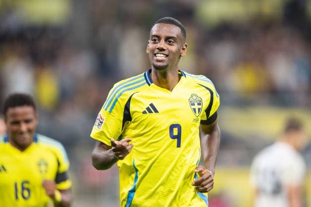 STOCKHOLM , SVERIGE 20240908 Sveriges 9 Alexander Isak firar 2-0 malet under söndagens fotbollsmatch i UEFA Nations League grupp C mellan Sverige och Estland pa Nationalarenan Strawberry Arena i Solna. Foto Harald Weidinger TT kod 11741