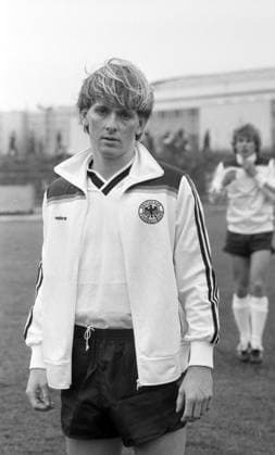 30.04.85 U21, U 21 CSSR - U21 Deutschland Tschecheslowakei, Prag, 30.04.1985, Fussball, U21 CSSR - U21 Deutschland: Armin Kraaz (Deutschland). *** 30 04 85 U21 CSSR U21 Germany Czechoslovakia, Prague, 30 04 1985, Football, U21 CSSR U21 Germany Armin Kraaz Germany