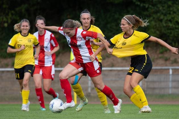 Sport Themen der Woche KW36 Sport Bilder des Tages Cologne, Germany, September 8th 2024: Sara Hofmann (17 SV 67 Weinberg) and Svenja Streller (16 Fortuna Köln) battle for the ball during the DFB Pokal match between Fortuna Köln and SV 67 Weinberg at BZA Chorweiler, Merianstraße in Cologne, Germany. QIANRU (Qianru Zhang SPP)  Copyright: xQianruxZhang SPPx spp-en-QiZh-DSC_0311-Enhanced-NR