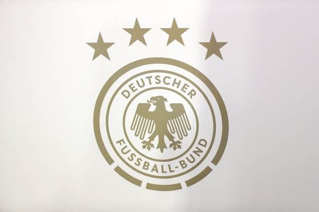 07.09.2024, Düsseldorf, UEFA Nations League, Deutschland Ungarn, Merkur Spielarena, Division A, 2024 2025, Gruppe 3: Nahaufnahme Logo Wappen Emblem DFB Deutscher Fussballbund mit vier Sterne und Adler Bundesadler DFB regulations prohibit any use of photographs as image sequences and or quasi-video. Nordrhein-Westfalen Deutschland