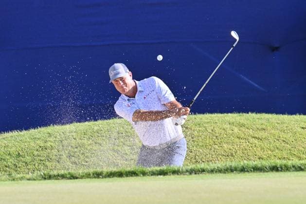 JENNINGS, MO - SEPTEMBER 08: Golfer Stewart Cink hits out of a trap on the 18 hole during the final round of the Ascension Charity Classic on September 08, 2024, at Norwood Hills Country Club in Jennings, MO. (Photo by Keith Gillett Icon Sportswire) GOLF: SEP 08 PGA, Golf Herren TOUR Champions Ascension Charity Classic EDITORIAL USE ONLY Icon240908520
