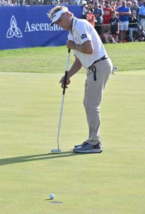 JENNINGS, MO - SEPTEMBER 08: Golfer Bernhard Langer putts on the 18 green during the final round of the Ascension Charity Classic on September 08, 2024, at Norwood Hills Country Club in Jennings, MO. (Photo by Keith Gillett Icon Sportswire) GOLF: SEP 08 PGA, Golf Herren TOUR Champions Ascension Charity Classic EDITORIAL USE ONLY Icon240908527