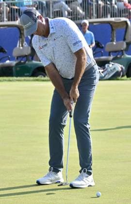 JENNINGS, MO - SEPTEMBER 08: Golfer Stewart Cink putts on the 18 green during the final round of the Ascension Charity Classic on September 08, 2024, at Norwood Hills Country Club in Jennings, MO. (Photo by Keith Gillett Icon Sportswire) GOLF: SEP 08 PGA, Golf Herren TOUR Champions Ascension Charity Classic EDITORIAL USE ONLY Icon240908531