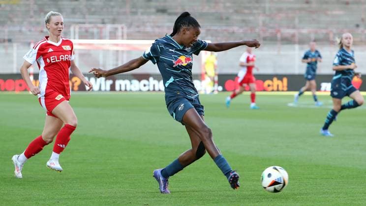 Lydia Andrade am Ball Einzelbild Freisteller Aktion Fußball Fussball Damen DFB Pokal 2.Runde Saison 2024 2025 08.09.2024 1.FC Union Berlin vs. RB Leipzig RBL DFL regulations prohibit any use of photographs as image sequences and or quasi-video