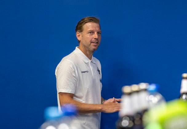 09.09.2024, xfux, Fussball 2.Bundesliga, SV Darmstadt 98 - Pressekonferenz Vorstellung von Trainer Florian Kohfeldt, emspor, v.l. Trainer Florian Kohfeldt (SV Darmstadt 98) (DFL DFB REGULATIONS PROHIBIT ANY USE OF PHOTOGRAPHS as IMAGE SEQUENCES and or QUASI-VIDEO. Eine Lizenzierung des Lichtbildwerkes an und oder durch den SV Darmstadt 1898 e.V. sowie Tochterunternehmen ist nicht gestattet. No release of or sale to SV Darmstadt 1898 e.V.)) Darmstadt