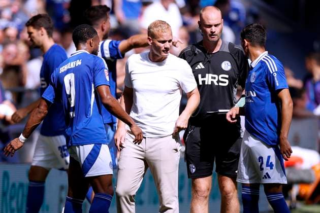 GERAERTS Karel Trainer Team FC Schalke 04 mit HAMACHE Ilses DFL 2. Bundesliga Saison 2024 - 2025 Spiel FC Schalke 04 - 1.FC Koeln 1 : 3 am 01.09.2024 in Gelsenkirchen *** GERAERTS Karel Trainer Team FC Schalke 04 with HAMACHE Ilses DFL 2 Bundesliga Season 2024 2025 Match FC Schalke 04 1 FC Koeln 1 3 on 01 09 2024 in Gelsenkirchen Copyright: xLacixPerenyix
