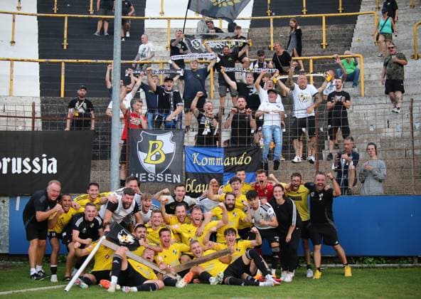 09.09.2024, xmohx, Fussball Schröder-Liga Saar, Borussia Neunkirchen - FC Palatia Limbach emspor, v.l. Jubelbild Borussia Neunkirchen mit den Fans (DFL DFB REGULATIONS PROHIBIT ANY USE OF PHOTOGRAPHS as IMAGE SEQUENCES and or QUASI-VIDEO) Neunkirchen