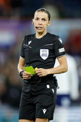 England v Austria - U21, U 21 International Friendly, Länderspiel, Nationalmannschaft Referee Stephanie Frappart with Yellow card during the U21 international friendly match between England and Austria at Kenilworth Road on September 9, 2024 in Luton, England. Luton Kenilworth Road England United Kingdom Copyright: xNigelxFrench Sportsphoto APLx 14047376