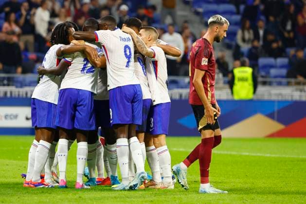France v Belgium - UEFA Nations League LYON, FRANCE - SEPTEMBER 09 : Debast Zeno defender of Belgium look dejected while Kolo Muani Randal forward of France celebrates scoring a goal with teammates during the UEFA Nations League match in group A2 between France and Belgium on September 9, 2024 in Lyon, France, 09 09 2024 Lyon France  Copyright: xJanxDexMeuleneirx