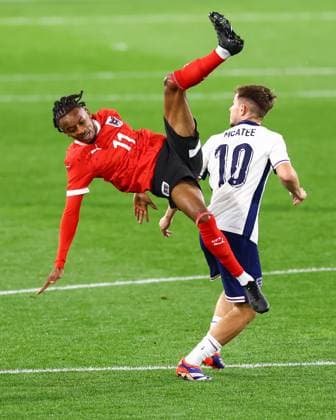 England v Austria U21, U 21 09 September 2024, Luton - International Friendly, Länderspiel, Nationalmannschaft Football - England v Austria U21 - Thierno Ballo of Austria falls over James McAtee of England - Photo: Jacques Feeney Offside. Luton UK Copyright: xJacquesxFeeneyx xOffsidexOffside