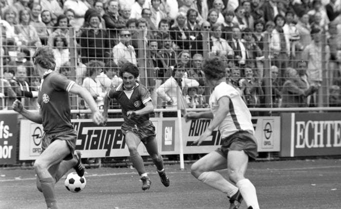 08.07.79 U19 Stuttgarter Kickers - U19 Fortuna Düsseldorf Deutschland, Stuttgart, 08.07.1979, Fussball, A-Junioren, Deutsche Meisterschaft, Viertelfinale, U19 Stuttgarter Kickers - U19 Fortuna Düsseldorf (7:0): v.l. Guido Buchwald, Toni Kurbos (beide Stuttgarter Kickers). *** 08 07 79 U19 Stuttgarter Kickers U19 Fortuna Düsseldorf Germany, Stuttgart, 08 07 1979, Soccer, A Juniors, German Championship, Quarterfinals, U19 Stuttgarter Kickers U19 Fortuna Düsseldorf 7 0 v l Guido Buchwald, Toni Kurbos both Stuttgarter Kickers