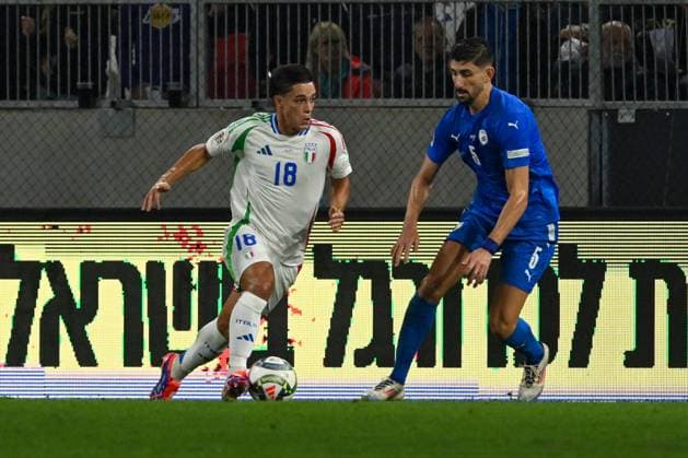 Budapest: Giacomo Raspadori (Italy) in action against Idan Nachmias (Israel) during the UEFA Nations League match between Italy vs. Israele on 9th September 2024 at the Bozsik Arena stadium in Budapest, Hungary - UEFA Nations League - Israel vs Italy  - ZUMAp169 20240909_zsa_p169_136 Copyright: xVincenzoxOrlando IPAxSportx