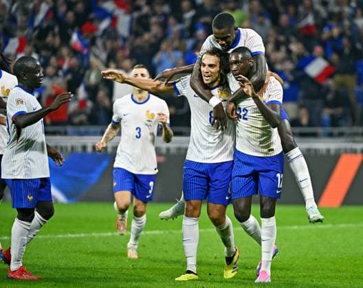 FOOTBALL Match Ligue des Nations France - Belgique PHOTOPQR LE PROGRES Stéphane GUIOCHON - Décines-Charpieu 09 09 2024 - FOOTBALL Match Ligue des Nations France - Belgique -A Décines au Groupama Stadium match de ligue des Nations France - Belgique ici JOIE DE Randal Kolo Muani apres son but avec Matteo Guendouzi et Marcus Thuram France vs Belgium UEFA Décines-Charpieu Rhône Rhône-Alpes France  Copyright: xPHOTOPQR LExPROGRES MAXPPPxStéphanexGUIOCHONx 20240909LPL9612 20240909LPL9612